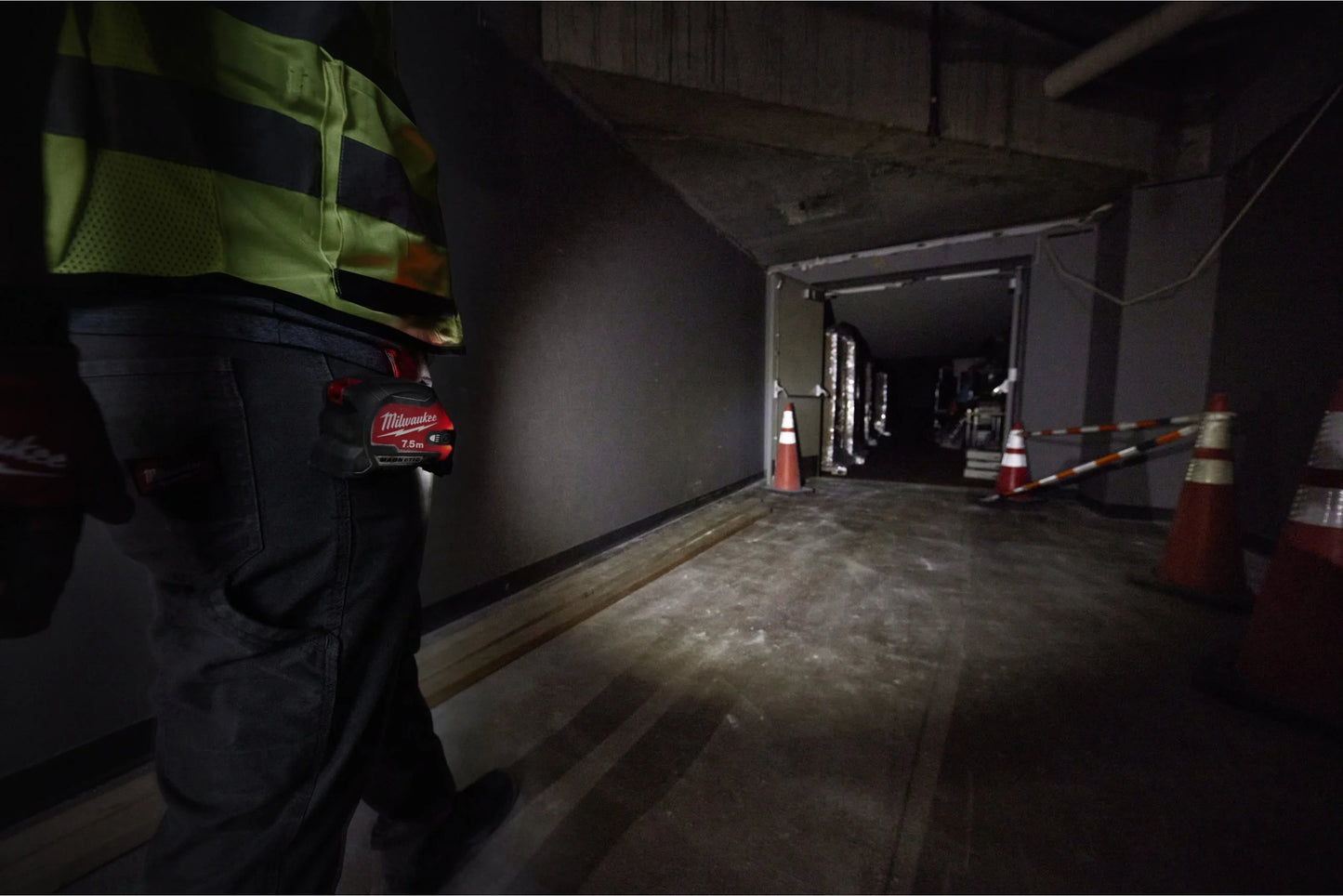 Mètre ruban magnétique à DEL Milwaukee de 7,5 m