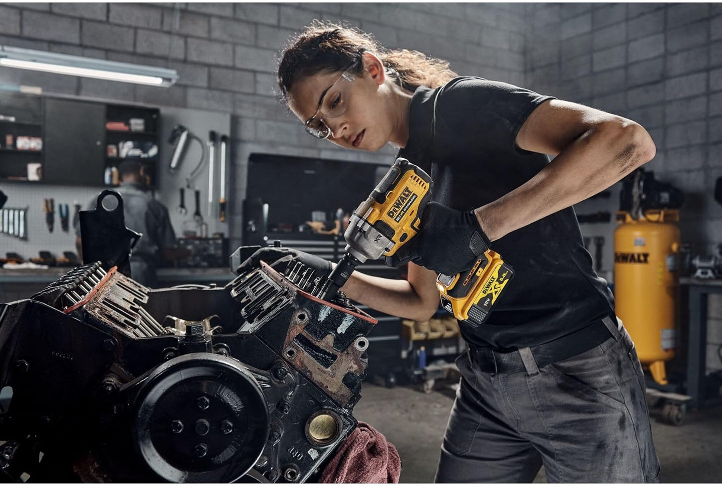 Borstelloze slagmoersleutel XR 18V 1/2 813Nm met draagkoffer Dewalt DCF891NT