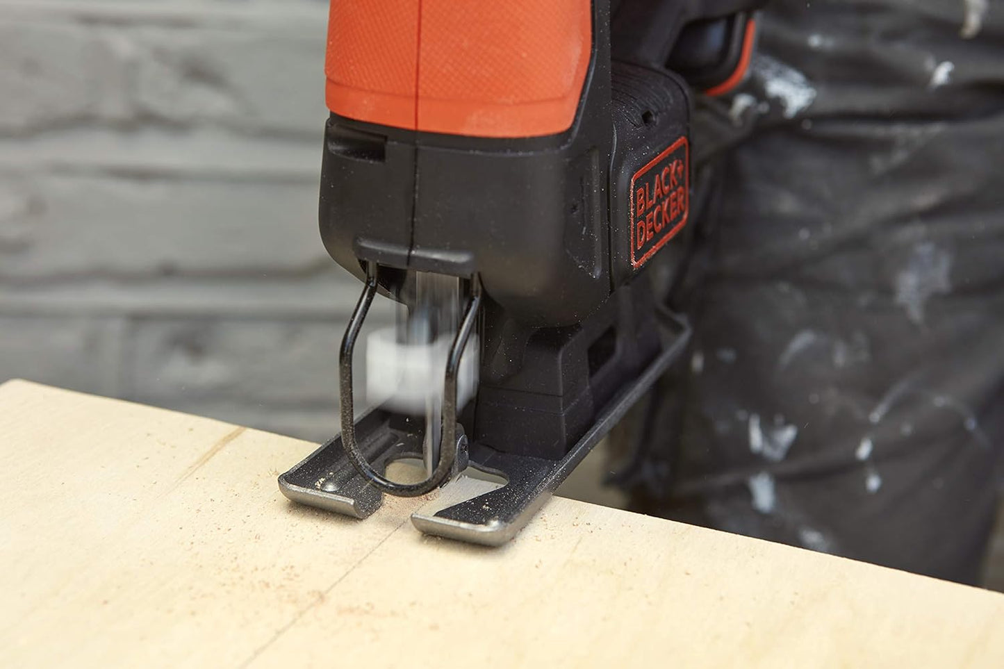 12V decoupeerzaag met houtzaagblad Black+Decker BDCJS12N