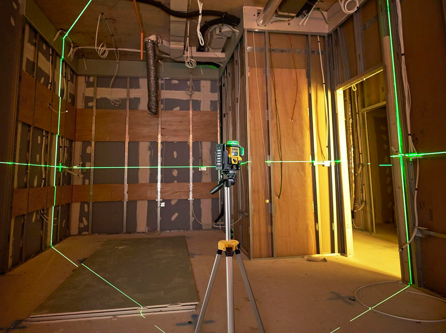 Dewalt DCLE14361GB 3 x 360° Green Beam Self-Levelling Laser USB-C