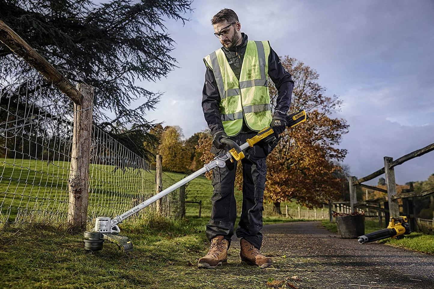 Dewalt DCMST561P1 XR 18V ​​36cm opvouwbare grastrimmer met accu en lader