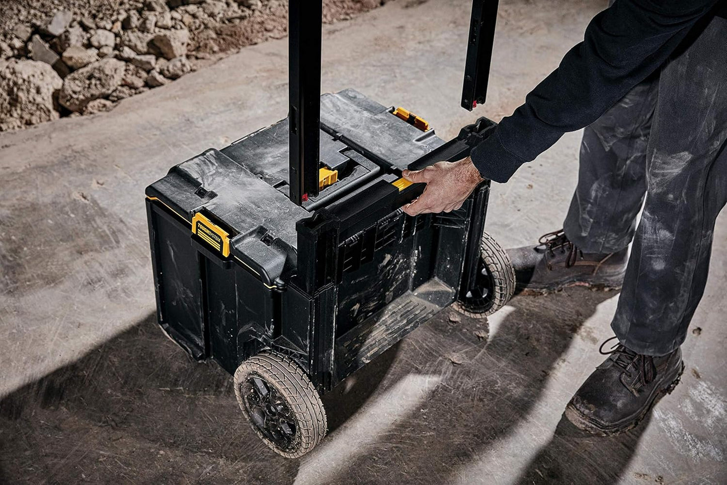 Caja de herramientas con asa y ruedas TOUGHSYSTEM DS450 Dewalt DWST83295-1