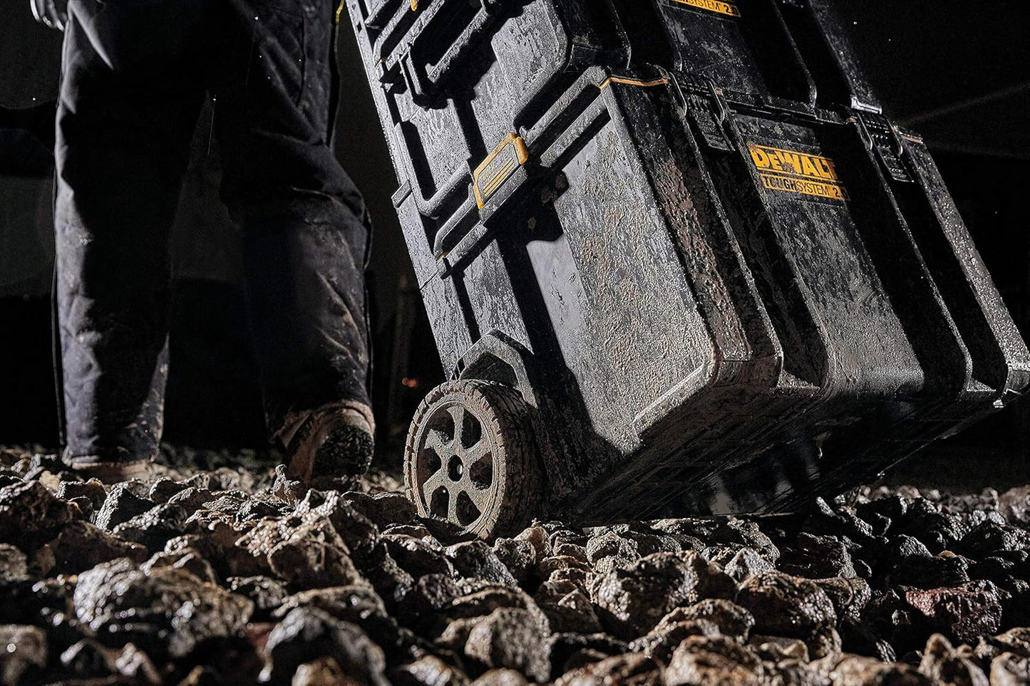 Caja de herramientas con asa y ruedas TOUGHSYSTEM DS450 Dewalt DWST83295-1