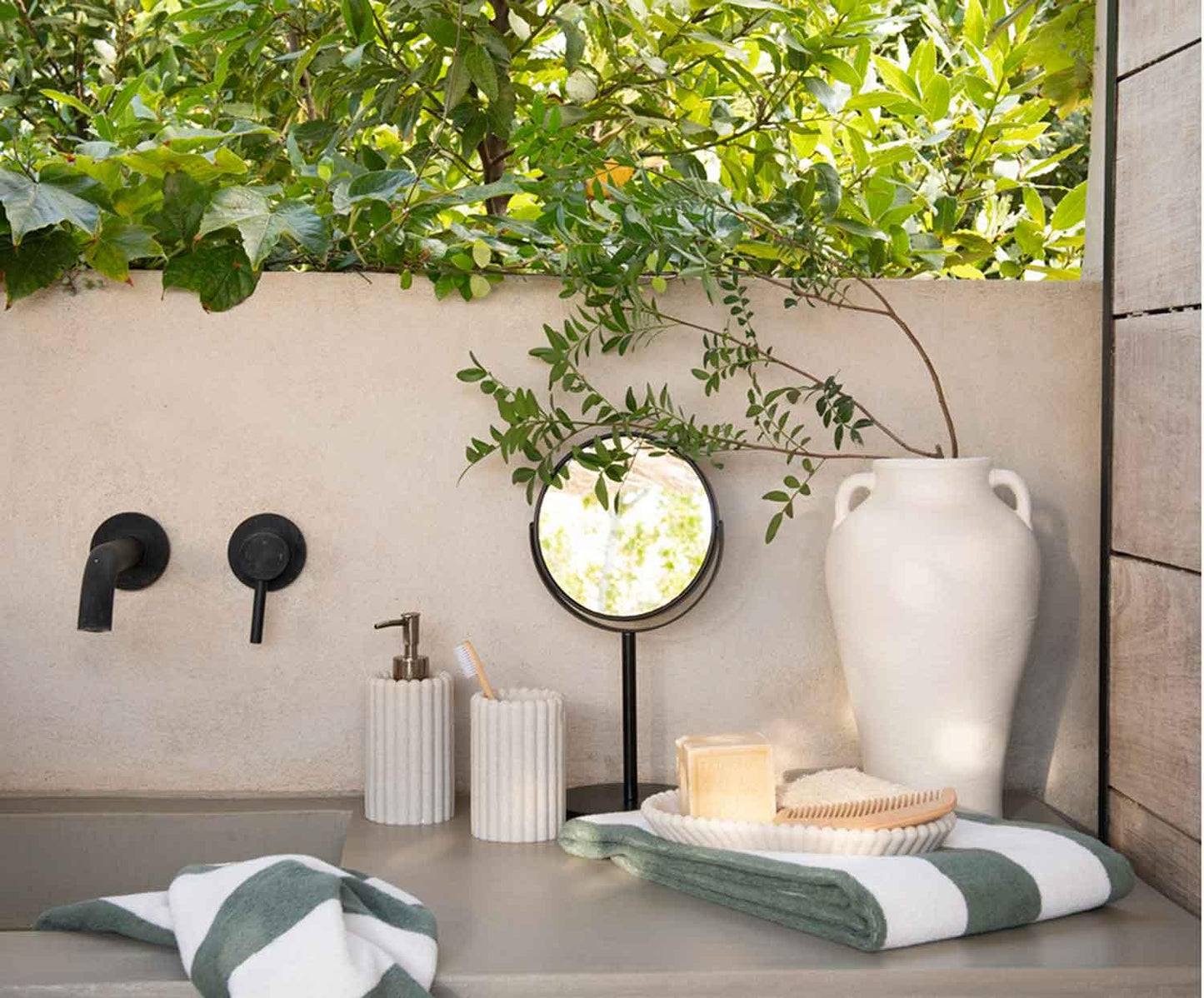 Miroir grossissant 10x Andrea House, noir mat avec support