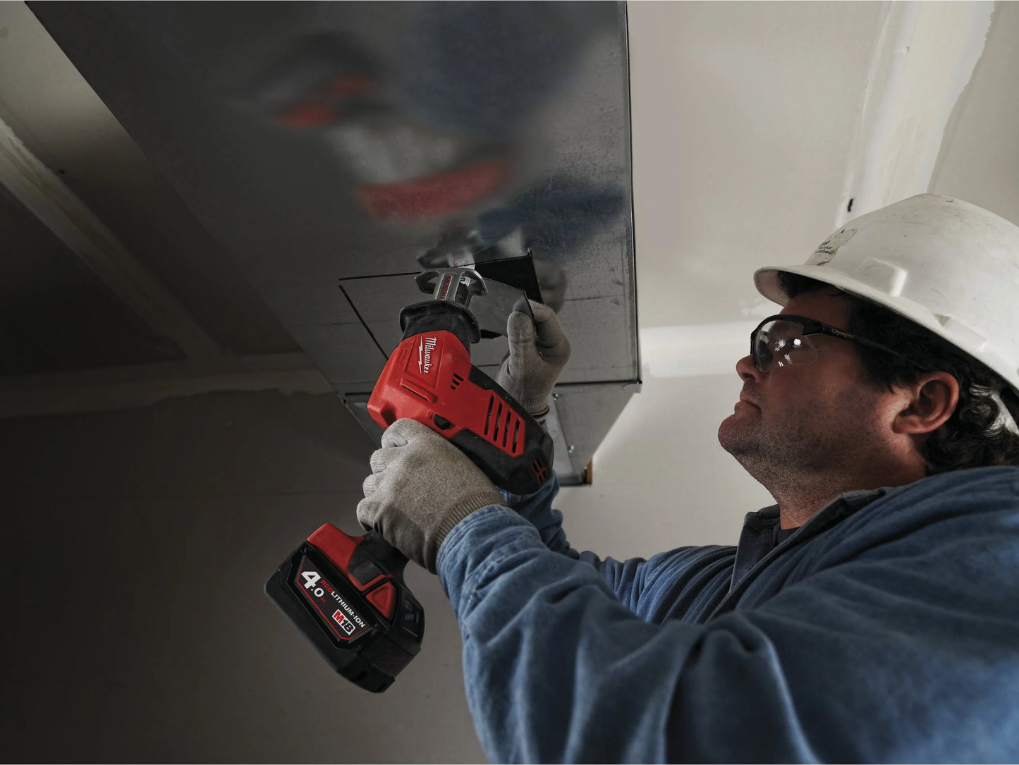 Scie sauteuse Milwaukee C18 HZ-402B M18 avec 2 batteries 4 Ah, chargeur et sac de transport