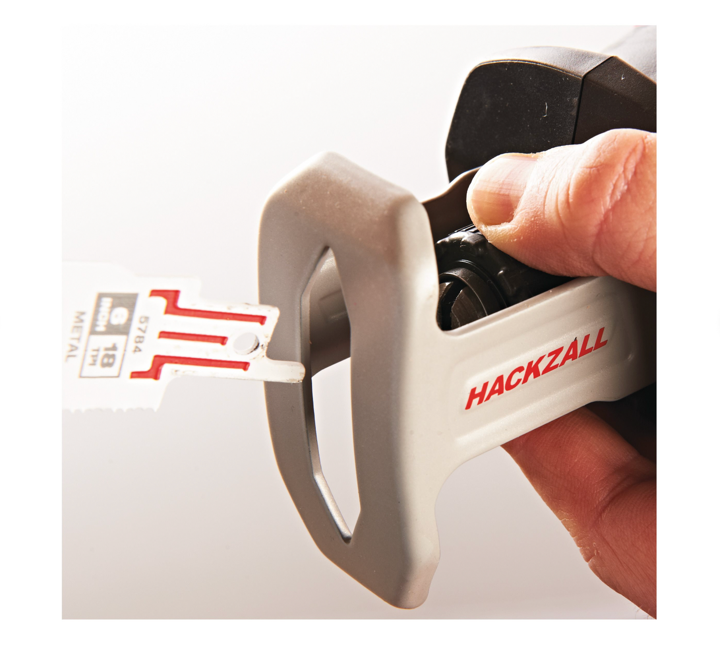 Scie sauteuse Milwaukee C18 HZ-402B M18 avec 2 batteries 4 Ah, chargeur et sac de transport