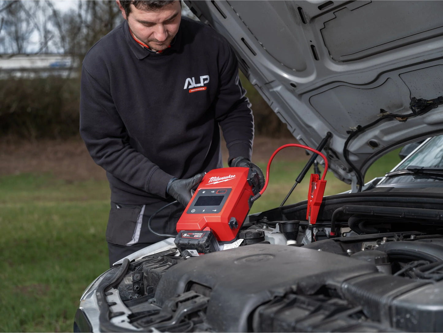 Démarreur de véhicule Milwaukee M18 2000A