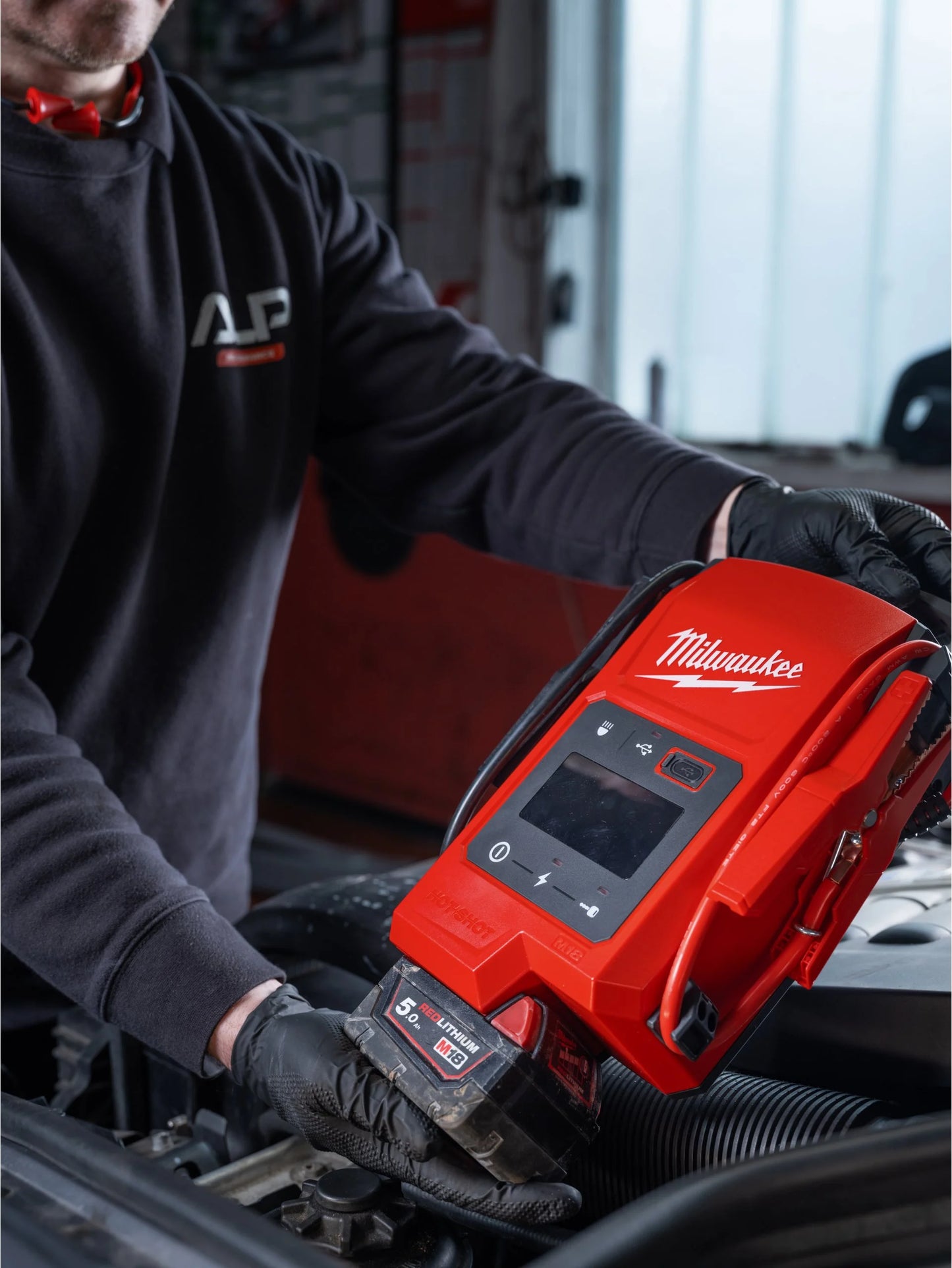 Démarreur de véhicule Milwaukee M18 2000A