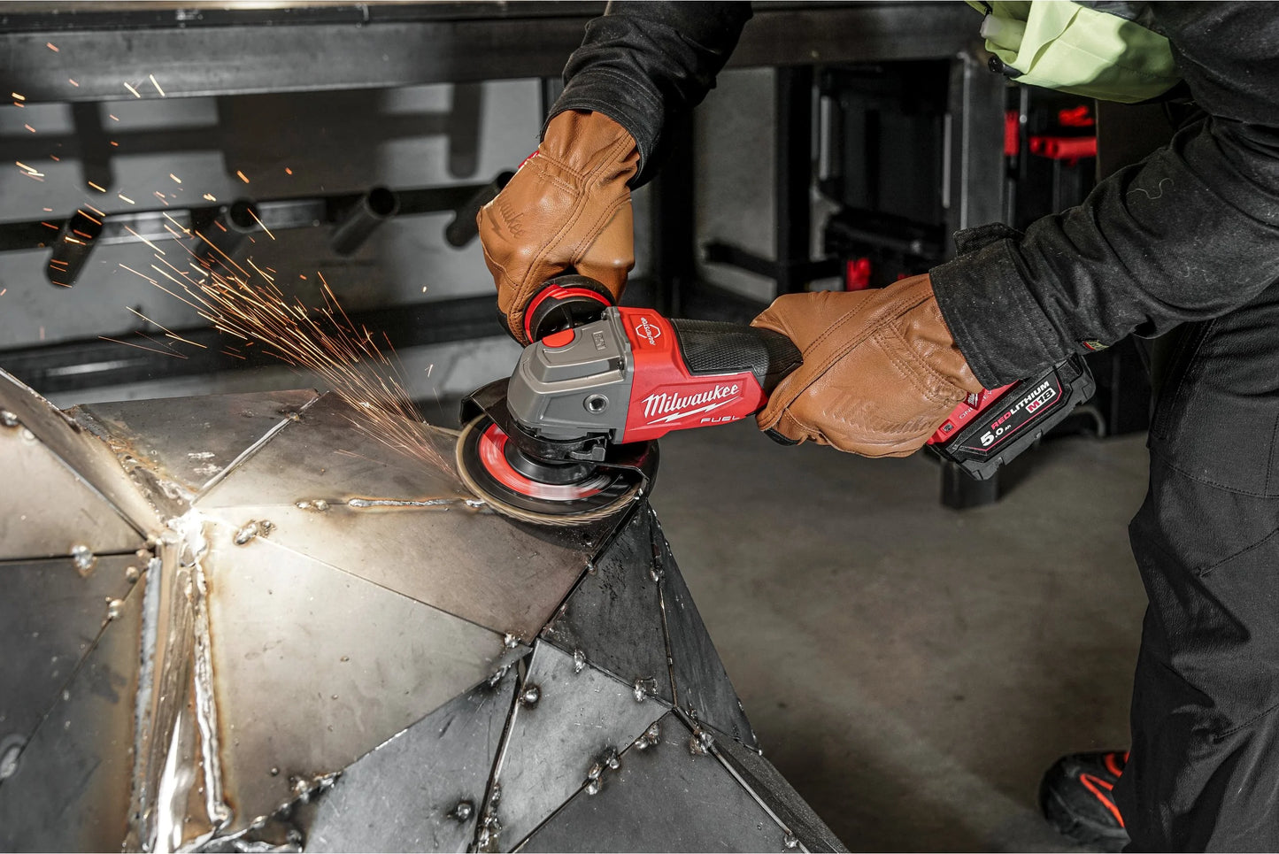 M18 125mm Fuel ONE-KEY haakse slijper met Milwaukee M18 koffer ONEFSAG125XPDB-0X