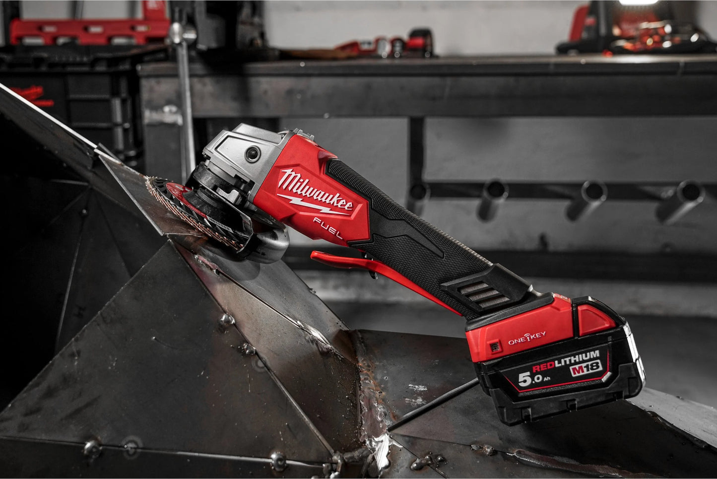 M18 125mm Fuel ONE-KEY haakse slijper met Milwaukee M18 koffer ONEFSAG125XPDB-0X