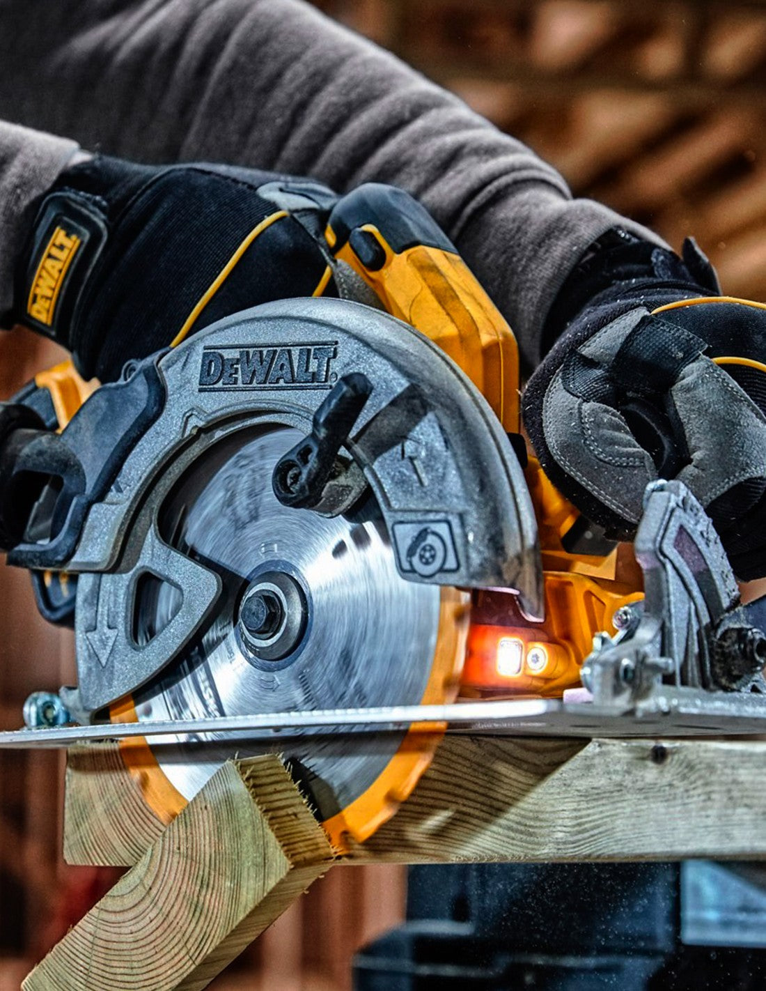 Kit 6 outils 18V + 3 bat. 5Ah + chargeur + mallettes + base Tstak Dewalt DCK685P3T